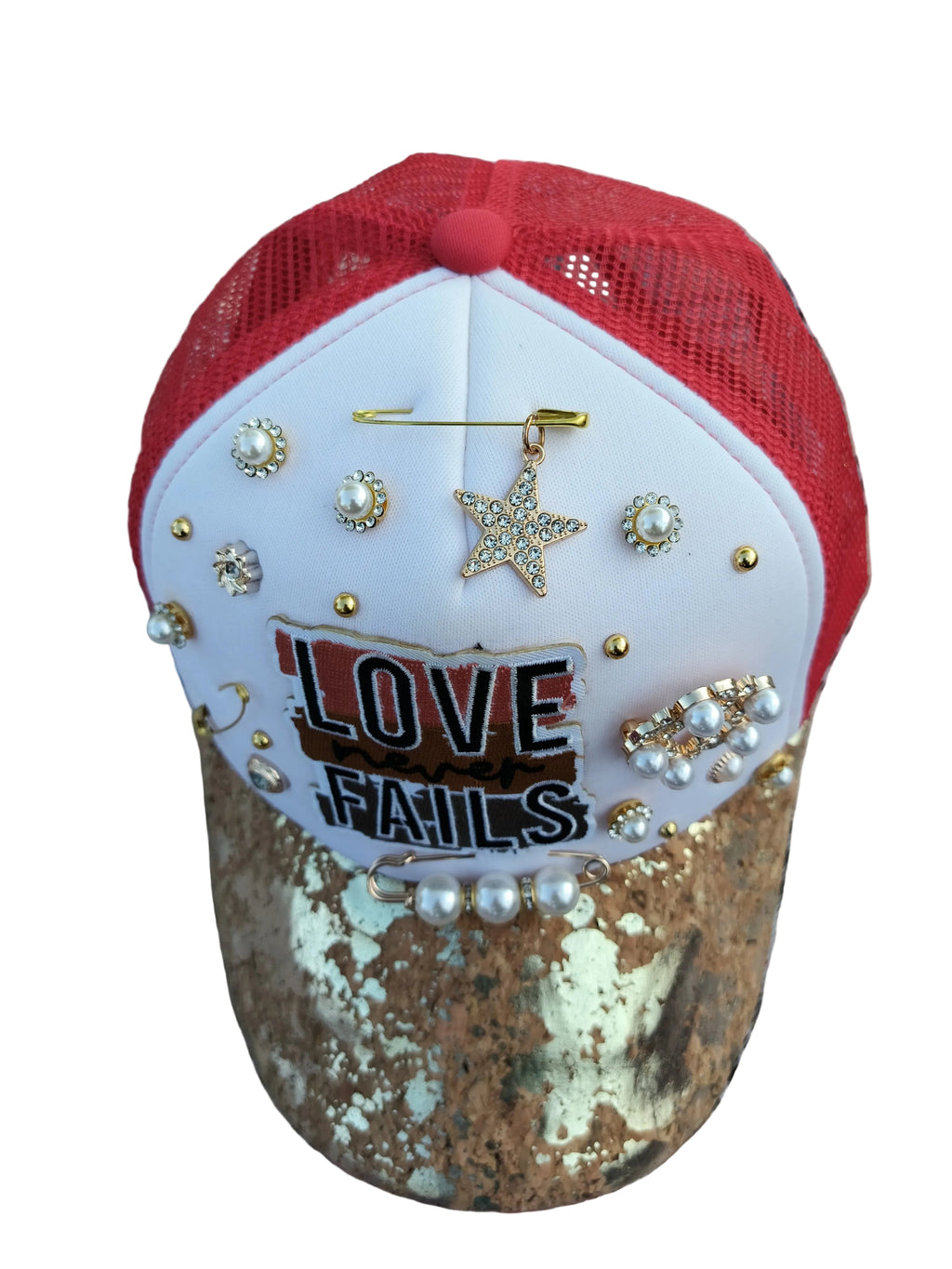 Love never Fails Trucker Hat