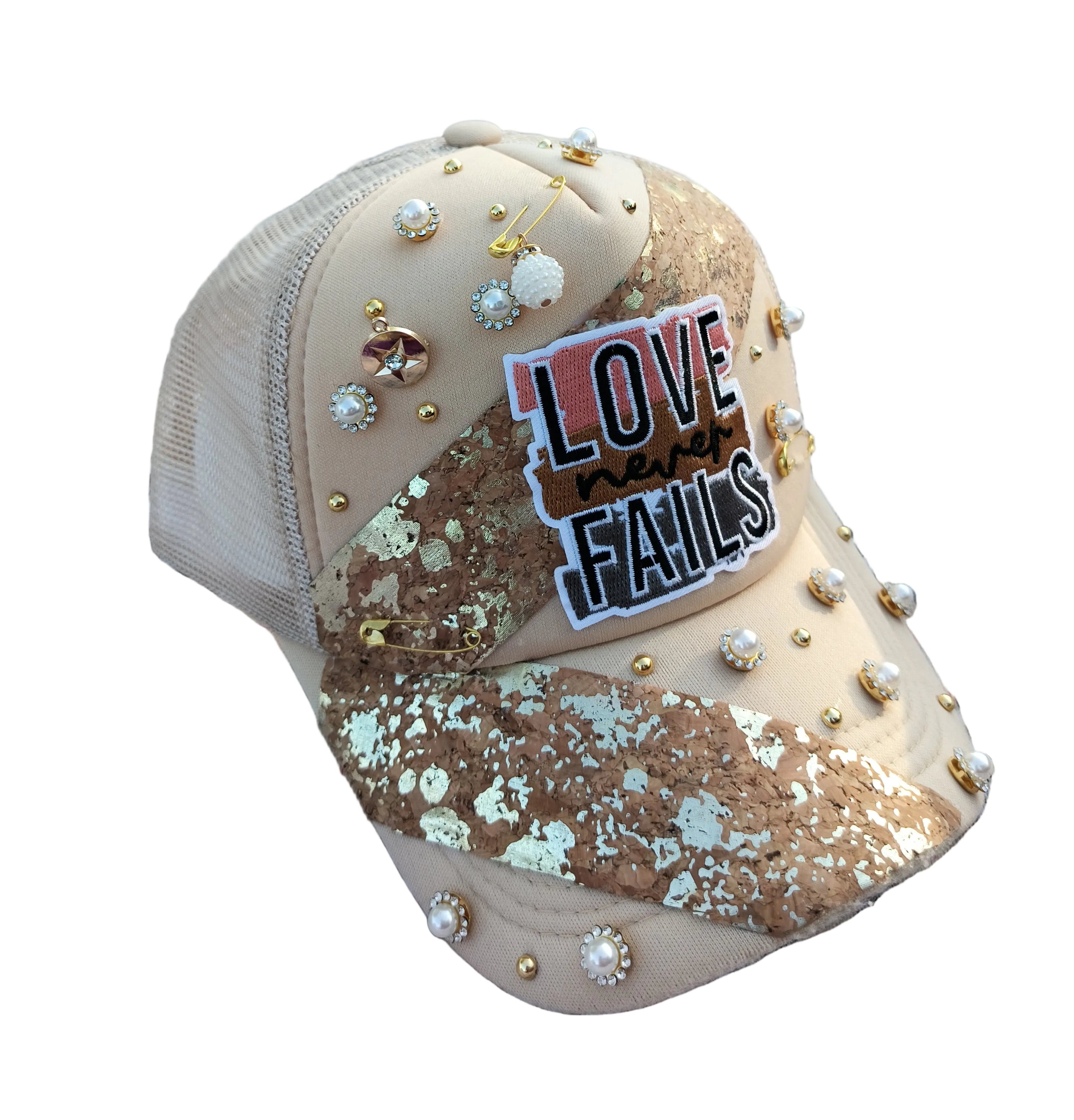 Love never fails Trucker Hat