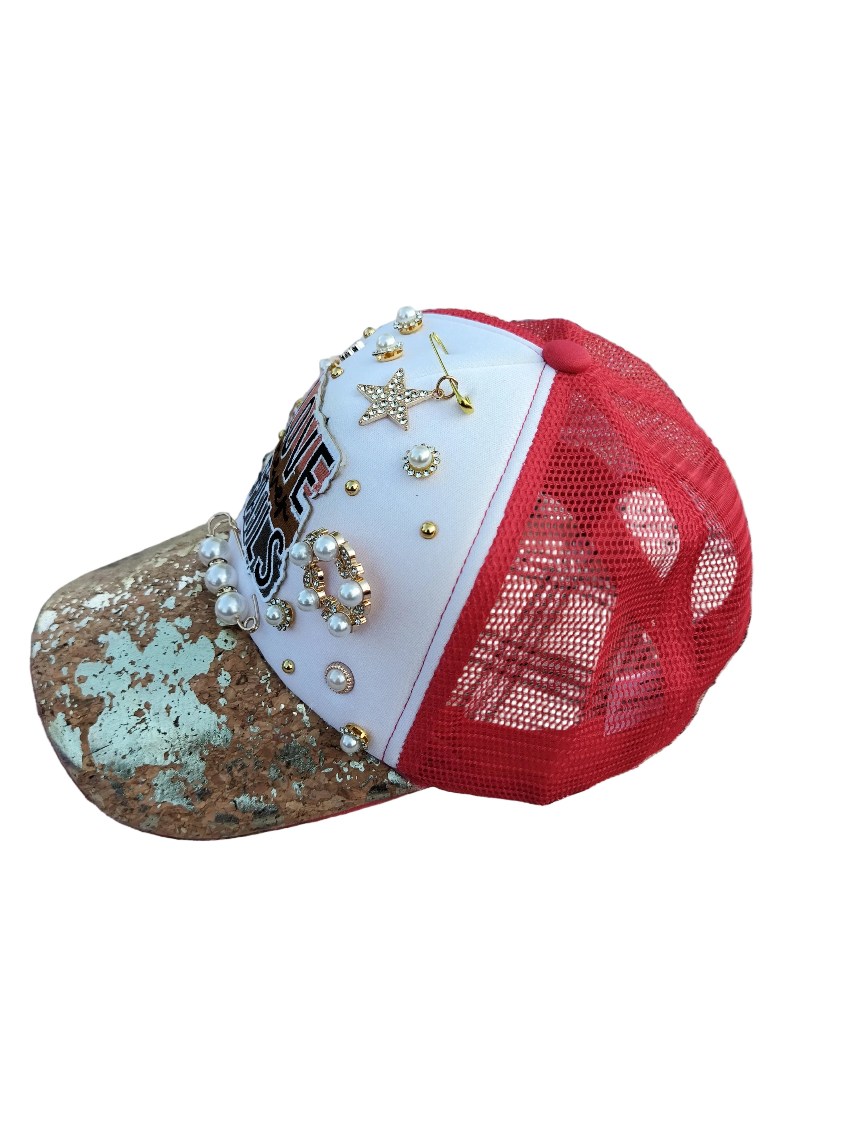 Love never Fails Trucker Hat